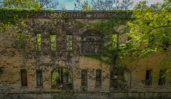 Abandoned Commercial Building in Eureka Springs AR 2015_04_27_00252-6